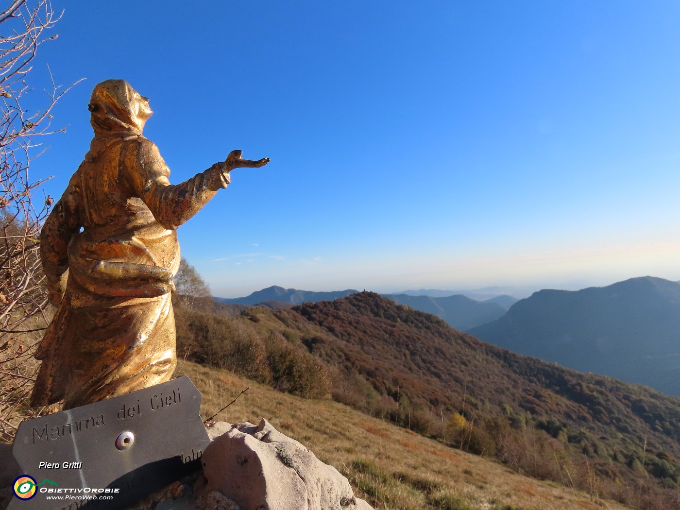 48 Alla Madonnina 'Mamma dei cieli, accompagnaci in volo'.JPG